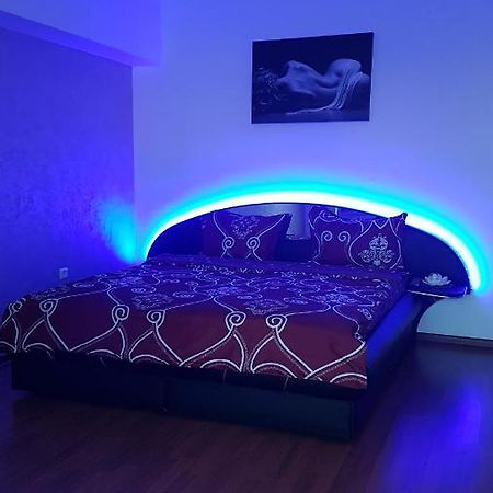 Relax 2 Central Apartment Bacau Ngoại thất bức ảnh