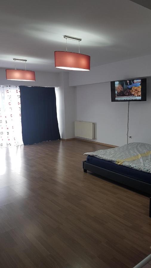 Relax 2 Central Apartment Bacau Ngoại thất bức ảnh