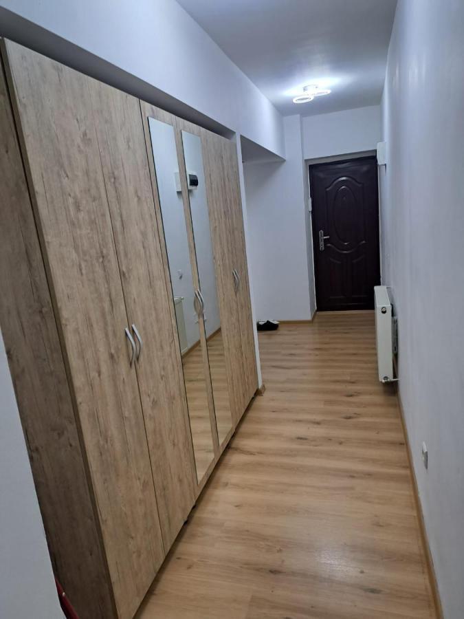 Relax 2 Central Apartment Bacau Ngoại thất bức ảnh